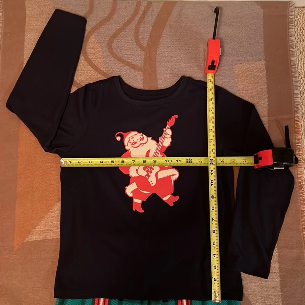 Like new! Oshkosh B’Gosh Christmas Rockin’ Santa /Plaid Boys Pajamas, (M)